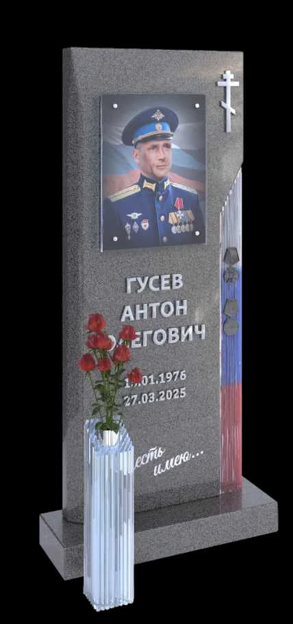 Памятник со стеклом С-27 из гранита